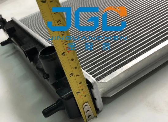 PC35R-8 Tank Radiator Excavator Aksesoris Komponen Sistem Pendingin