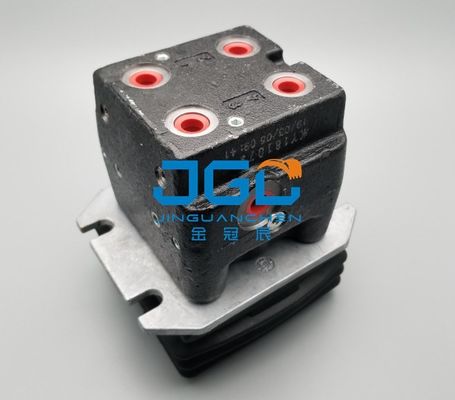 Bagian Cadangan Kabin Excavator SK200 SK210 SK230-6E Klep Kaki Pedal Klep Pilot YN30V00106F2 YN30V00105F2