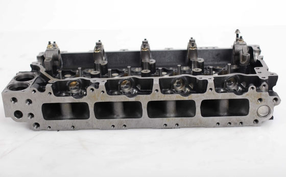 New Cylinder Head Assembly Isuzu 4HK1 Mesin Diesel suku cadang Bagian Mesin Konstruksi