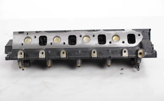 New Cylinder Head Assembly Isuzu 4HK1 Mesin Diesel suku cadang Bagian Mesin Konstruksi
