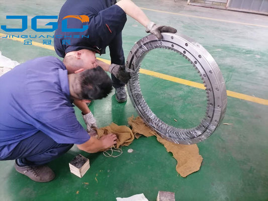 20y-25-21100 Excavator Slewing Bearing Cross Roller Bearing Untuk PC200-6 PC210-6 PC220-6